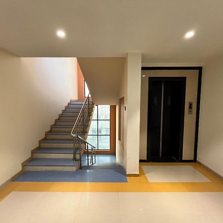 Hotel Avenue Plaza Mundra Экстерьер фото